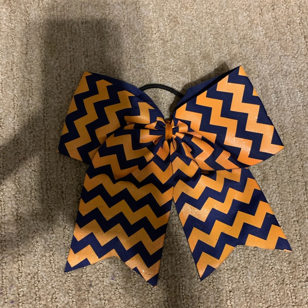 Hair bow with hair tie